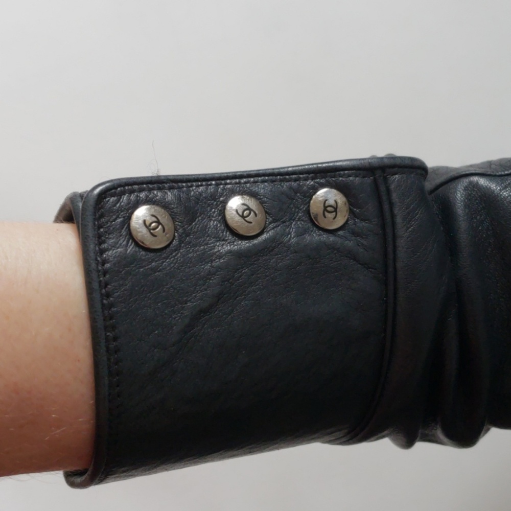 Chanel Black Lambskin Leather Gloves